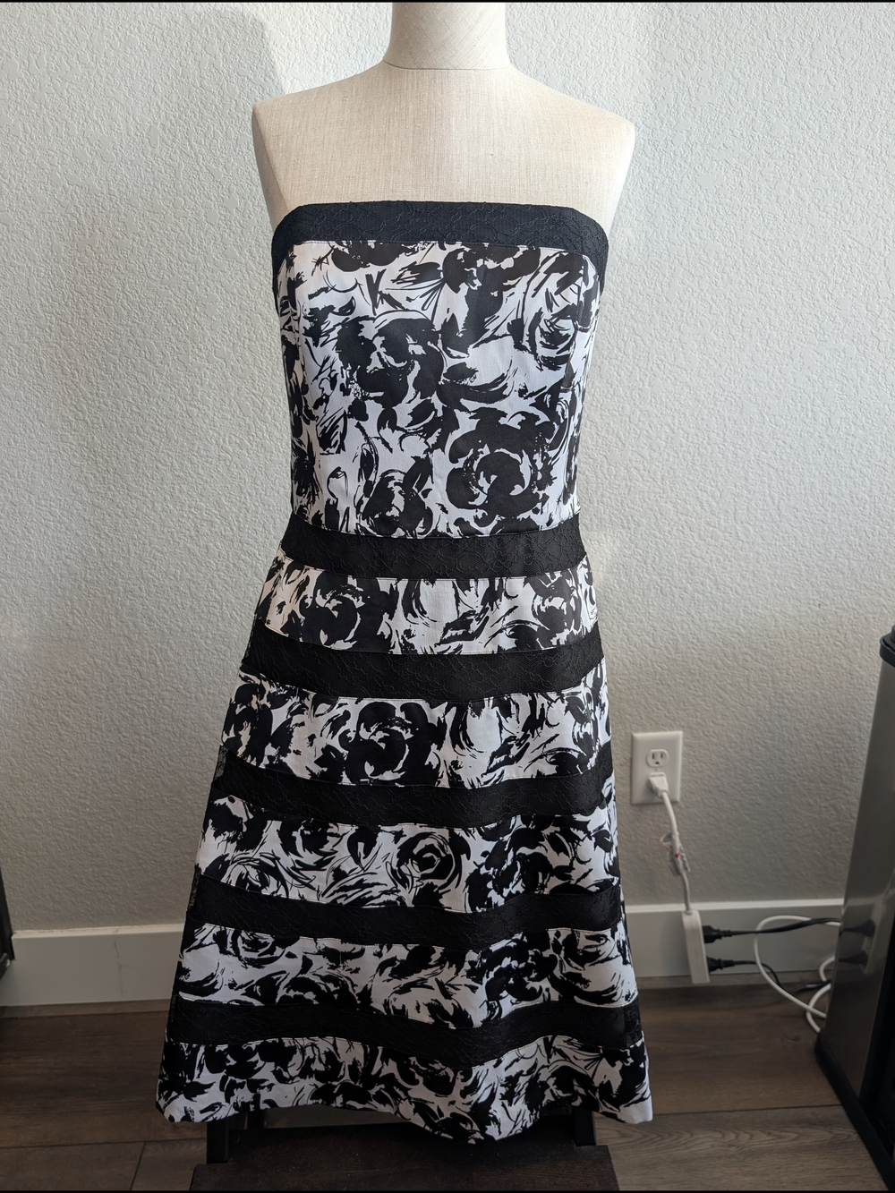 Strapless Black & White Floral Tiered A-Line Dress Sz 8